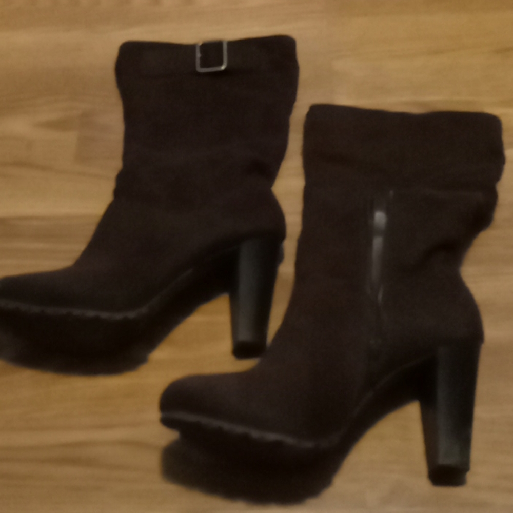 Boots with heel